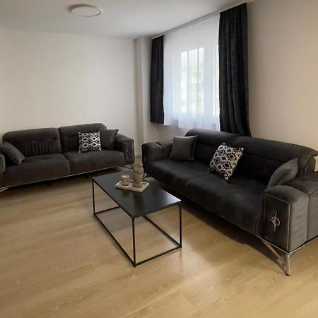 Apartman Lux Leilighet Zepce Eksteriør bilde