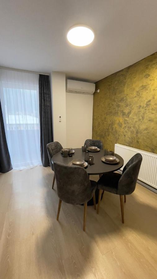 Apartman Lux Leilighet Zepce Eksteriør bilde