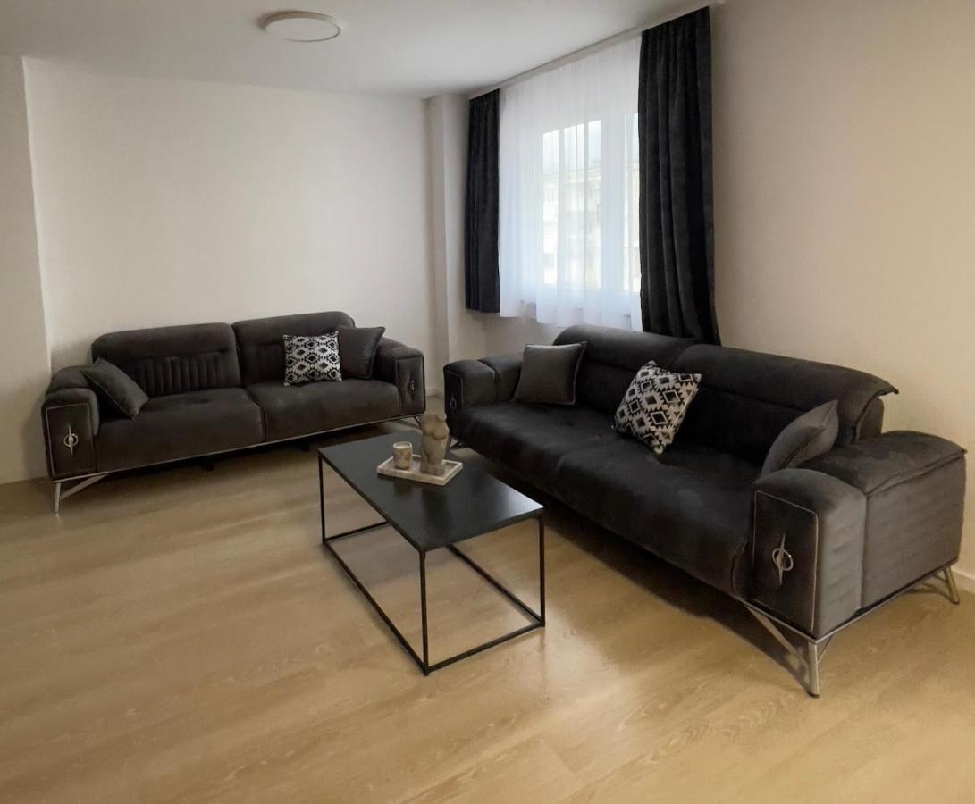 Apartman Lux Leilighet Zepce Eksteriør bilde