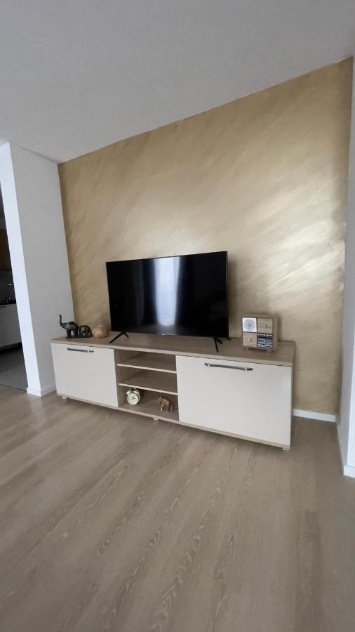 Apartman Lux Leilighet Zepce Eksteriør bilde